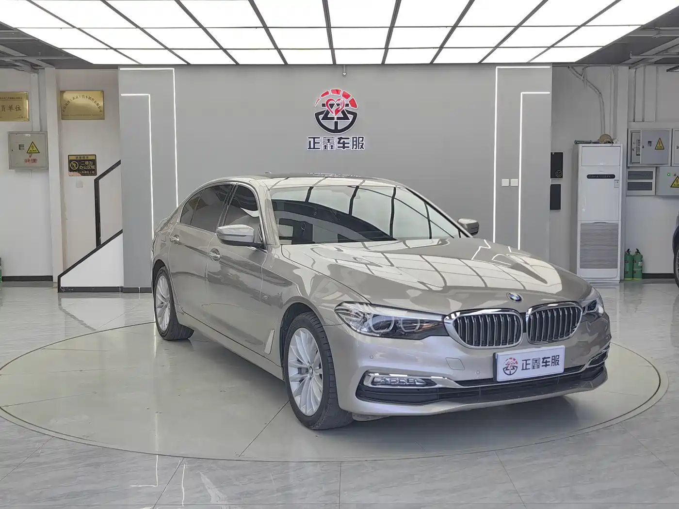 BMW 5 Series 2018 Facelift 530Li xDrive Luxury Package фото 3