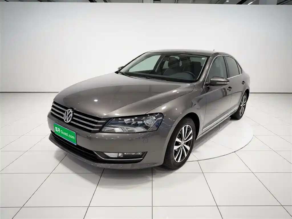 Volkswagen Passat 2014 1.8TSI DSG Luxury Edition фото 2