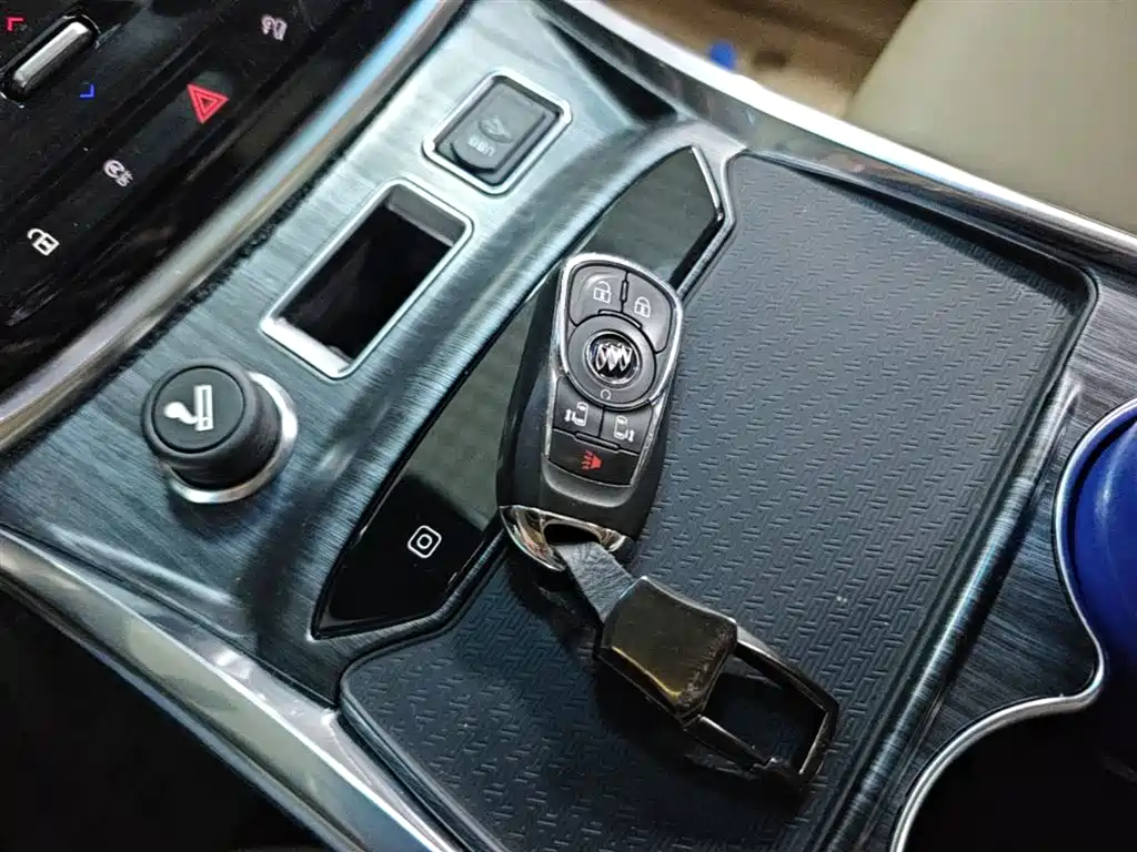 Buick GL8 2023 ES Landmaster Exclusive фото 9