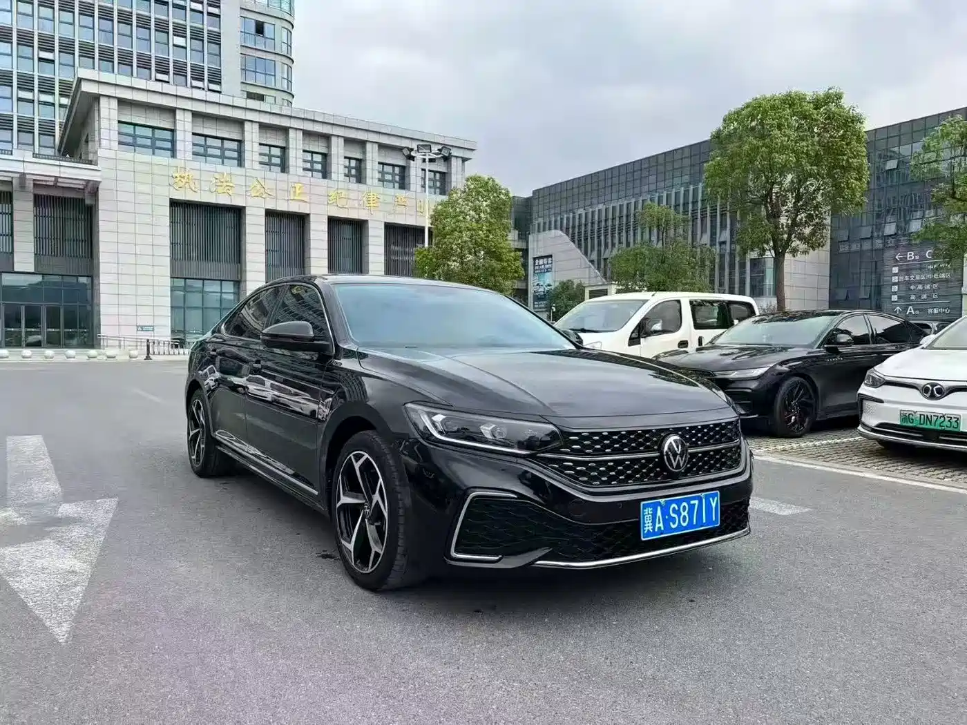 Volkswagen Passat 2023 Facelift 330TSI Starlight Elite Edition фото 3