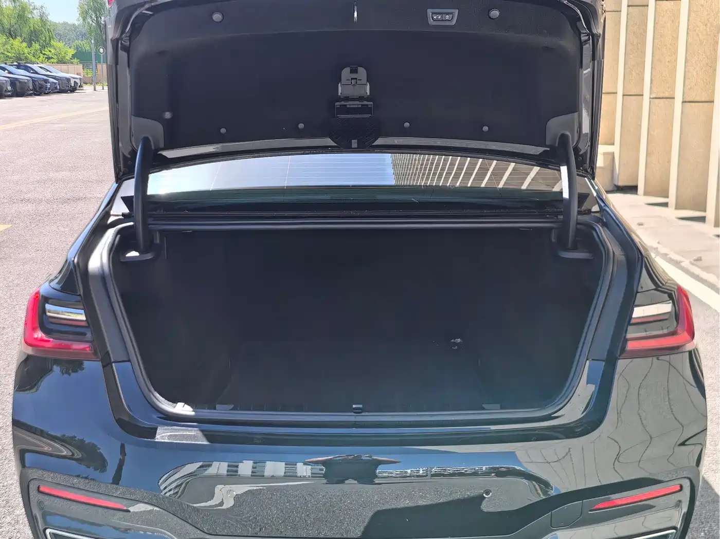 BMW 7 Series 2021 Model 740Li Leading M Sport Package фото 5