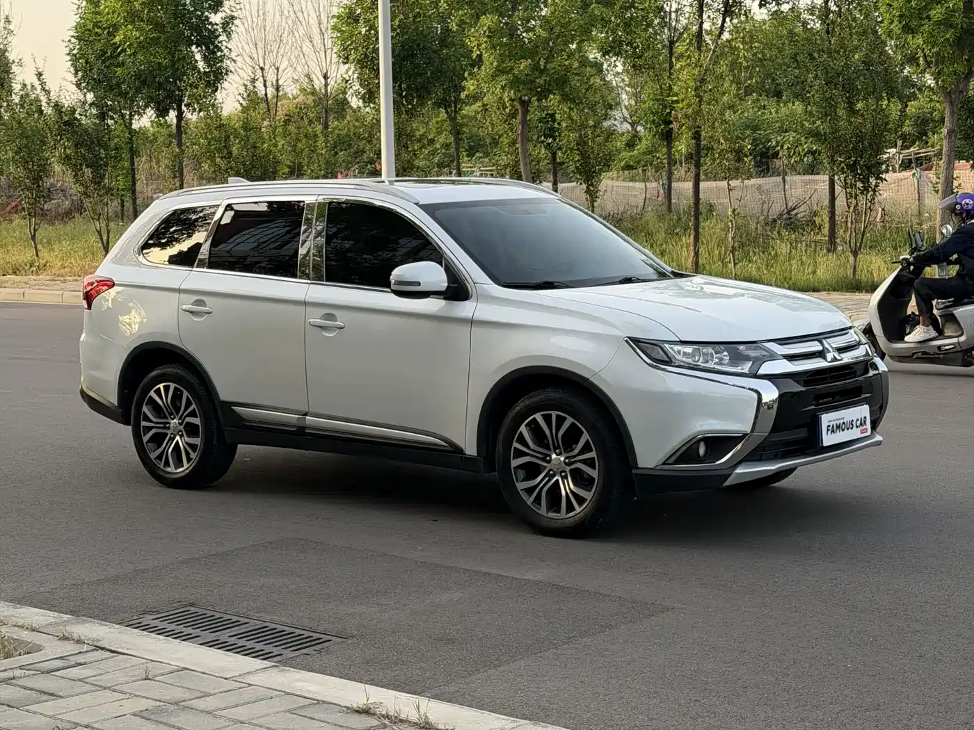 MITSUBISHI OUTLANDER