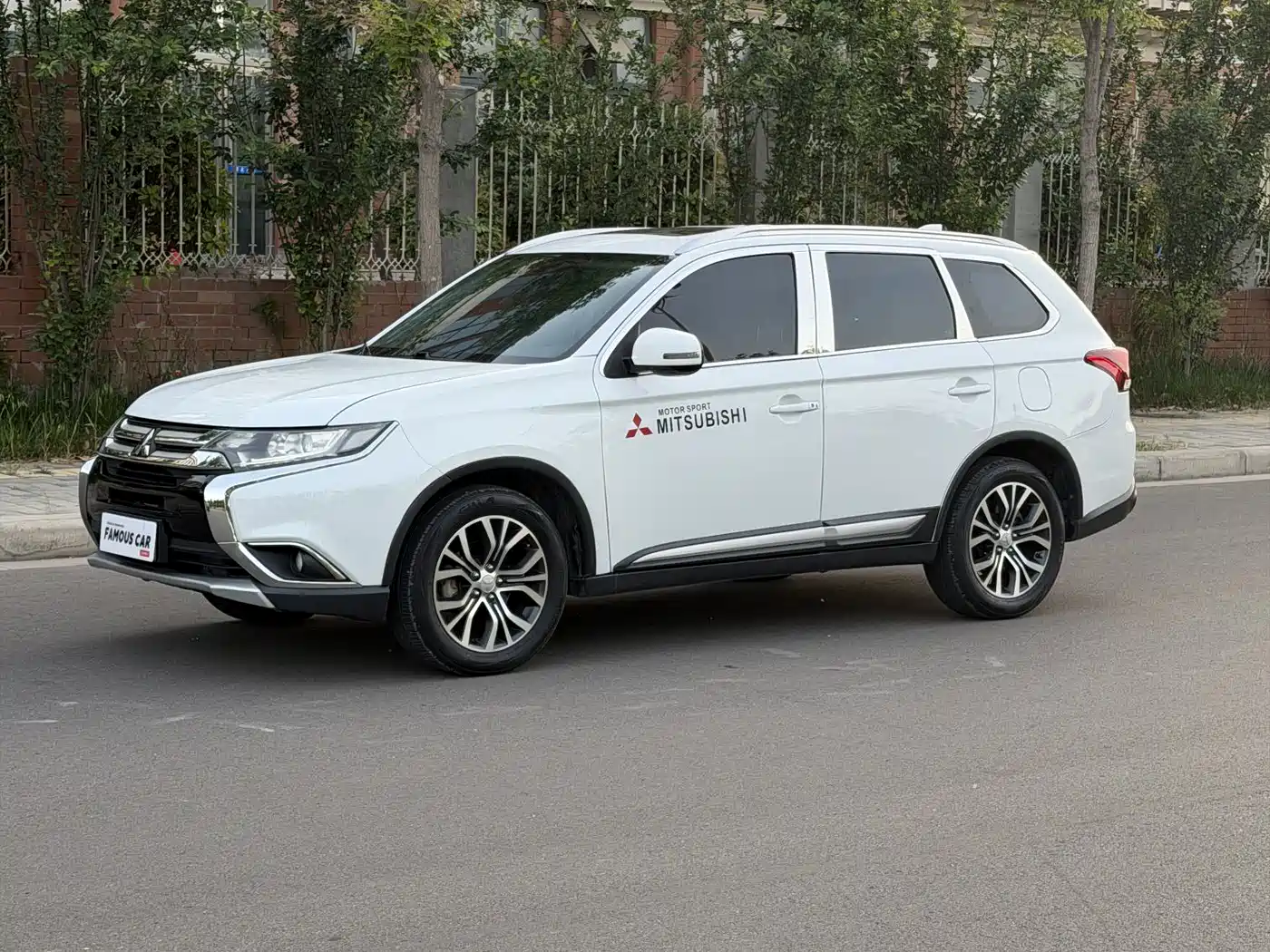 MITSUBISHI OUTLANDER