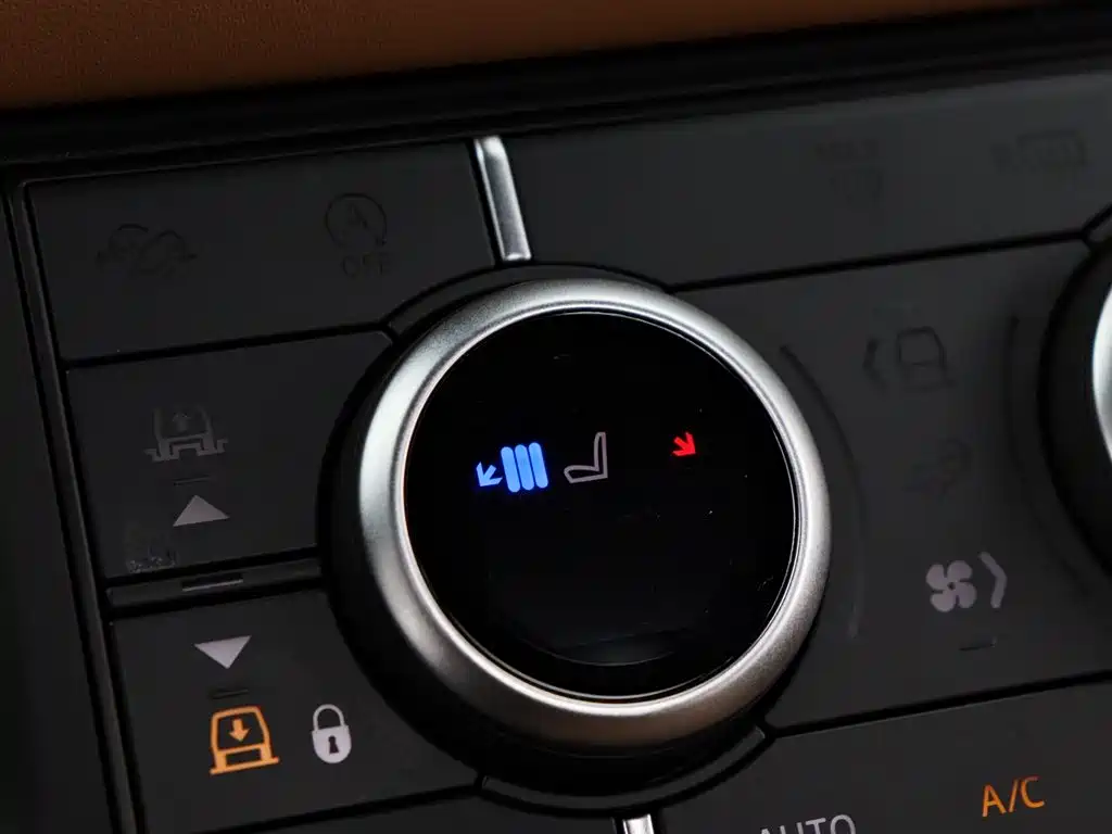 Land Rover Defender 2024 110 3.0T P400 Dark Special Edition фото 27