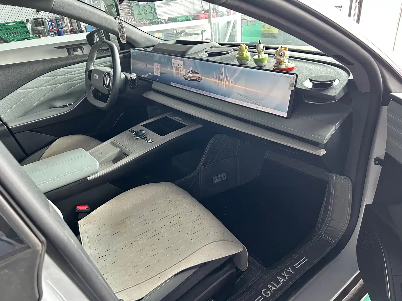 Geely Galaxy Galaxy E8 2024 2024 Model 550km RWD Soaring Dragon Edition