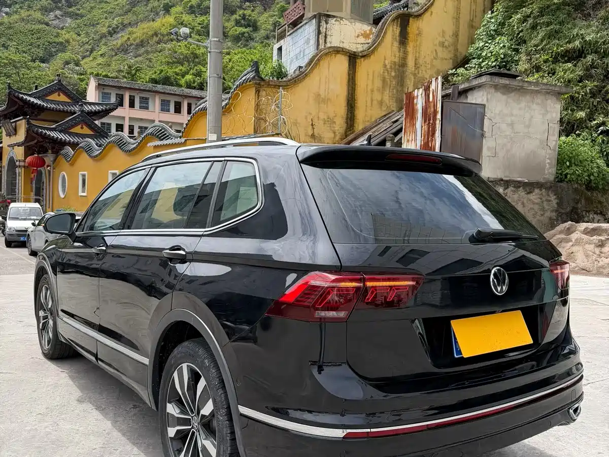 Volkswagen Tiguan L 2022 330TSI Auto 2WD R-Line Premium Edition фото 7