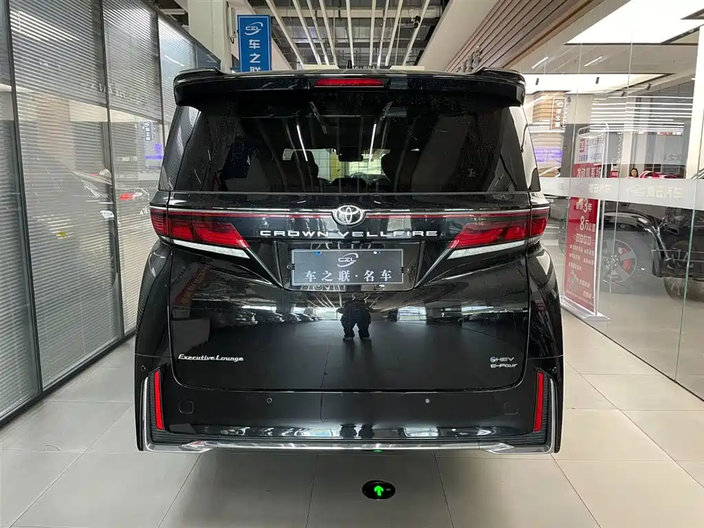 Toyota Vellfire 2024 Crown Hybrid 2.5L Executive Premium Edition фото 5