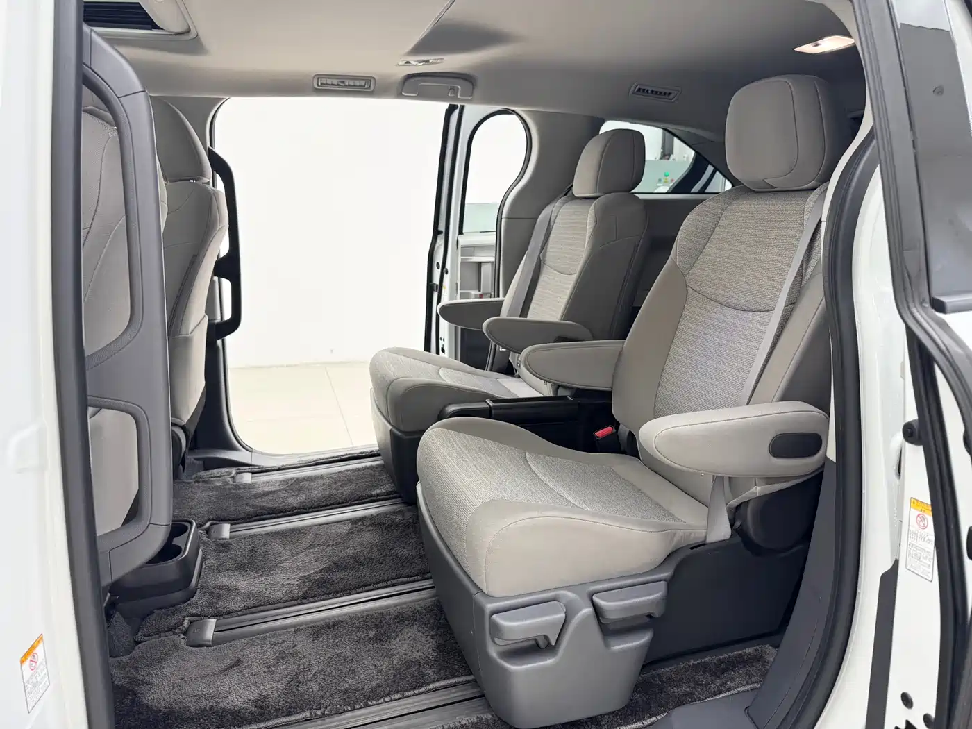 Toyota Sienna 2021 2.5L Hybrid Comfort Edition фото 9