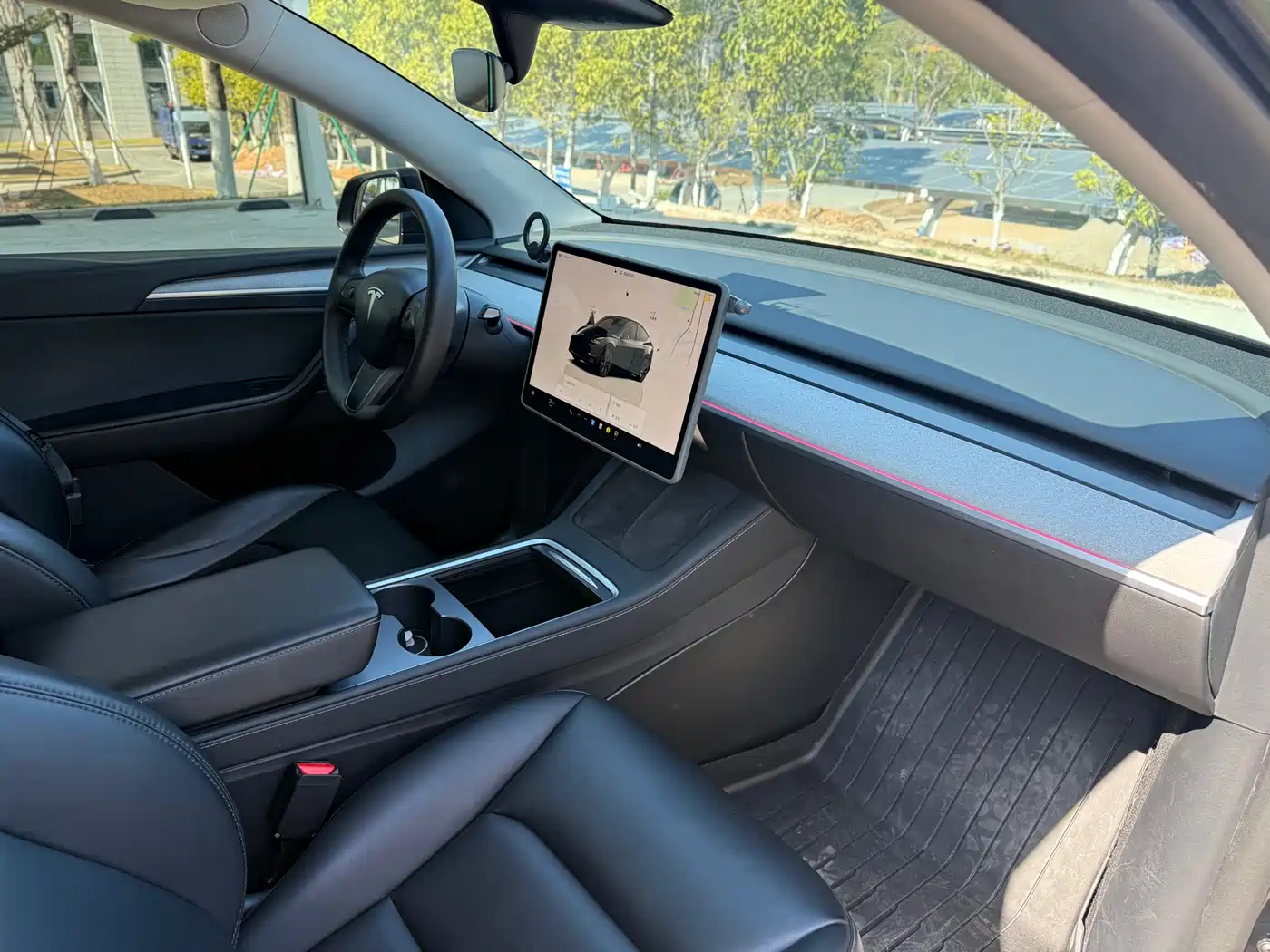 TESLA MODEL Y