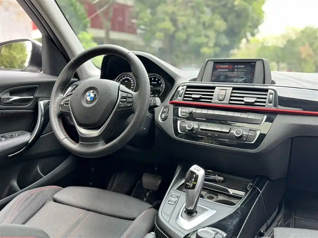 BMW 1 Series (Import) 2018 118i Sport Design Package фото 15
