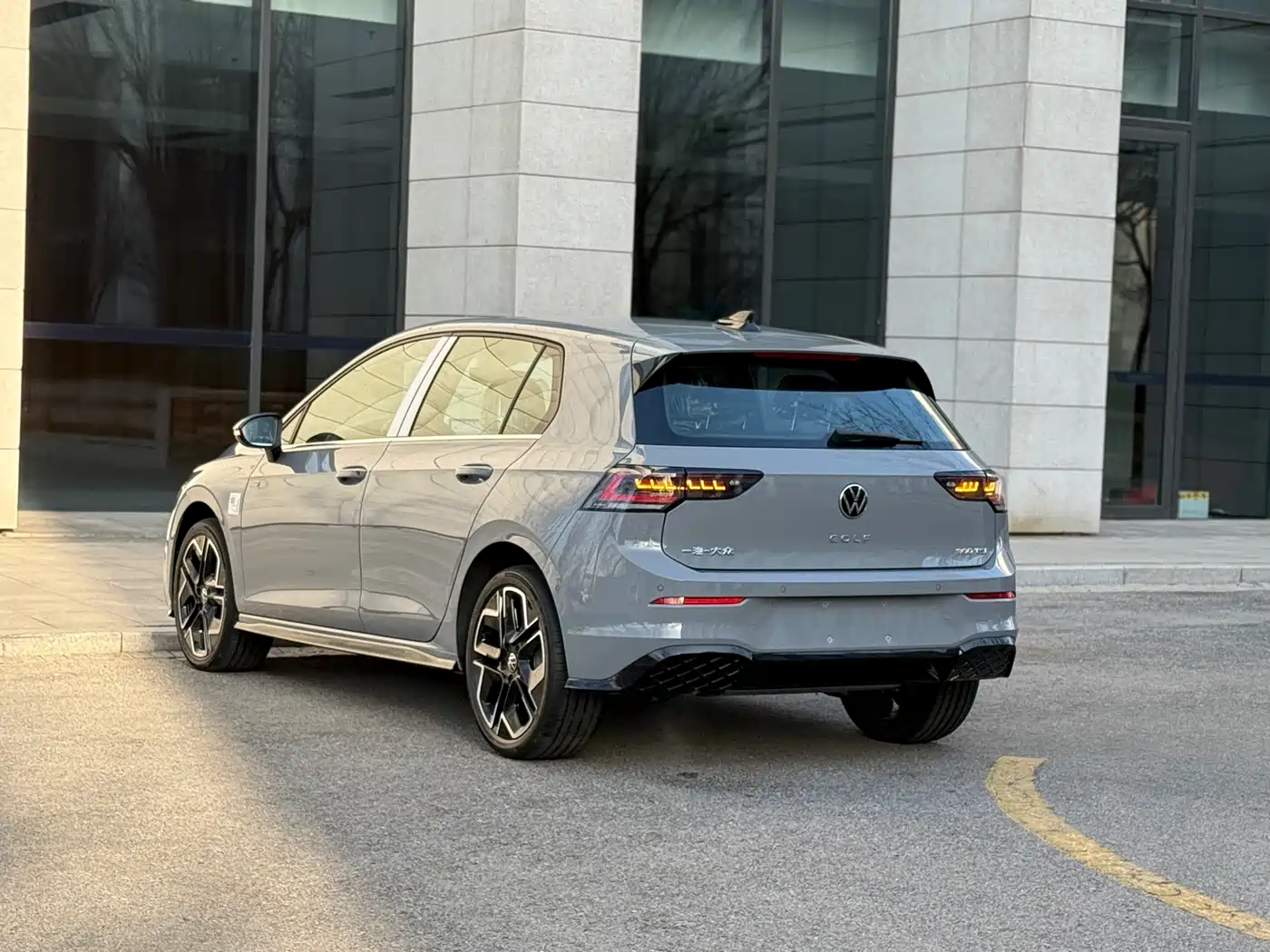 VOLKSWAGEN GOLF