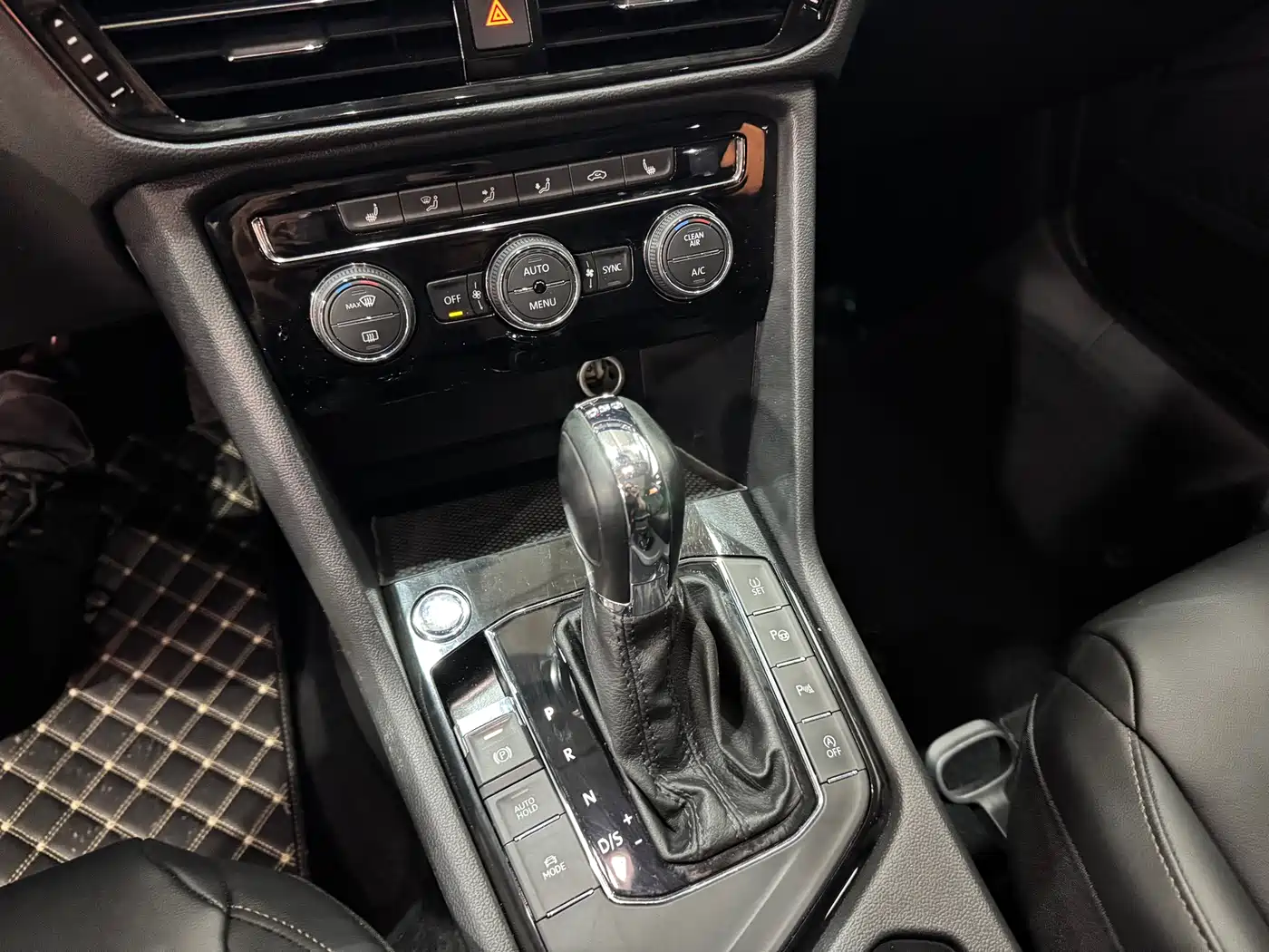 Volkswagen Tharu 2019 280TSI 2WD Flagship Edition China V фото 14