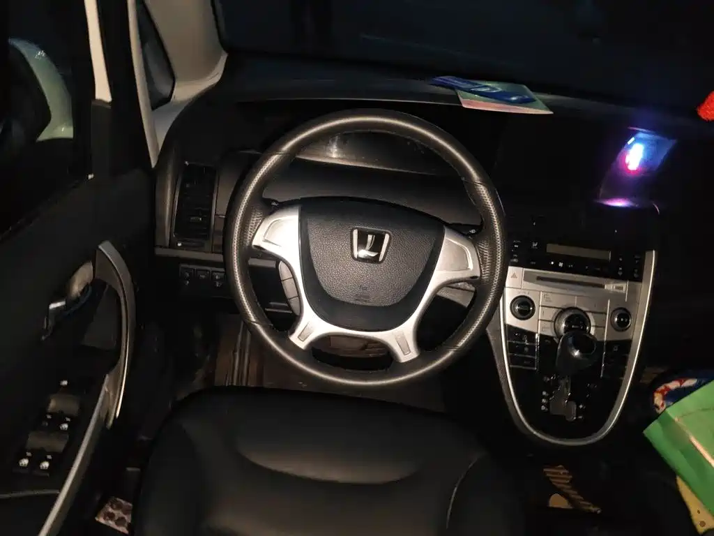 Фото 6 - Luxgen Luxgen7 MPV