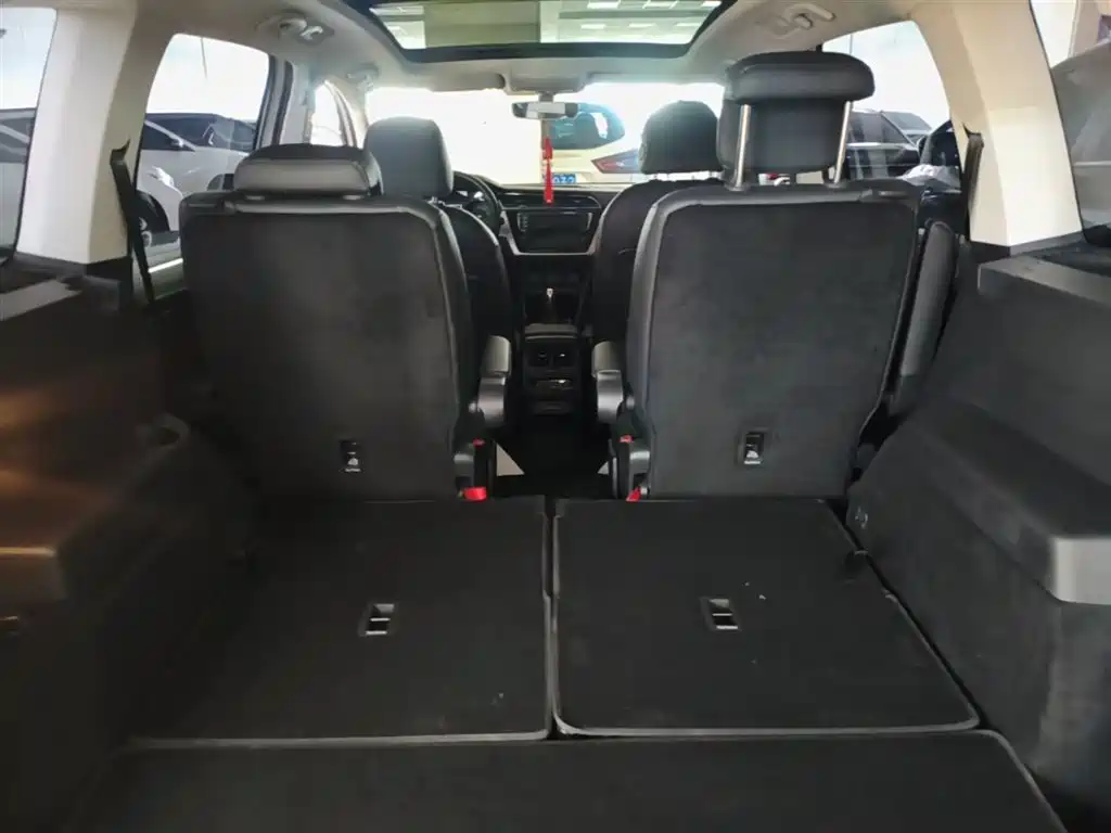 Volkswagen Touran 2018 Touran L 280TSI DSG Frontier Edition 6-Seater China V фото 19