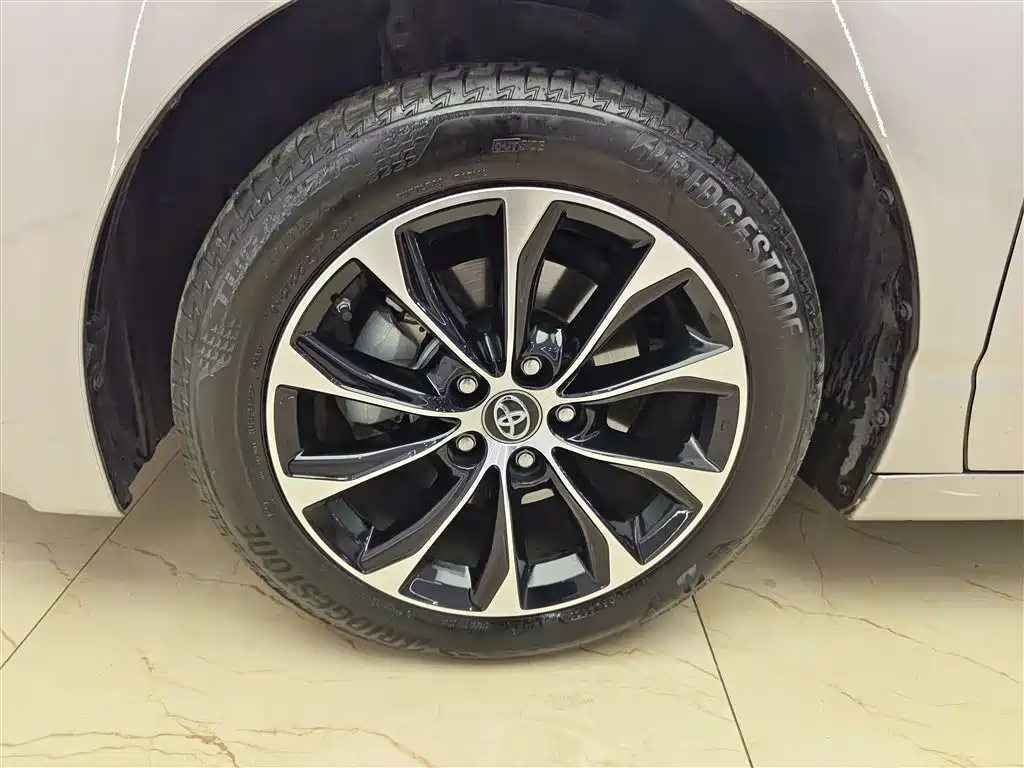 Toyota Avalon 2023 Hybrid 2.5L Luxury Edition фото 8