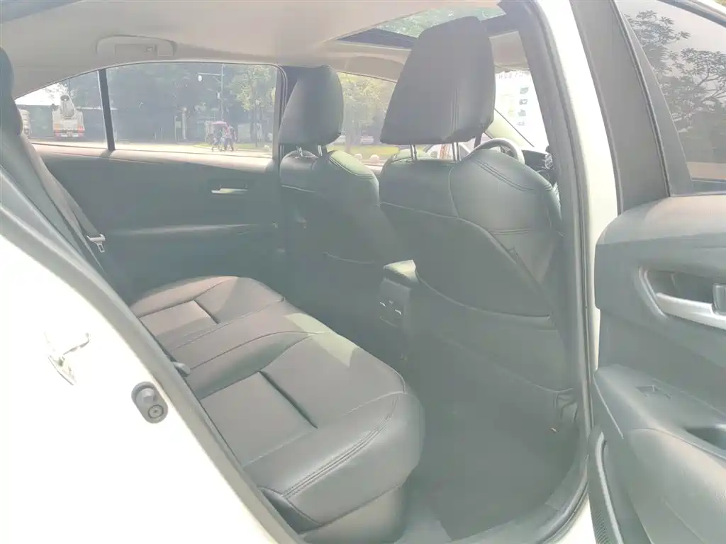 Toyota Corolla 2021 Hybrid 1.8L E-CVT Elite Edition фото 12