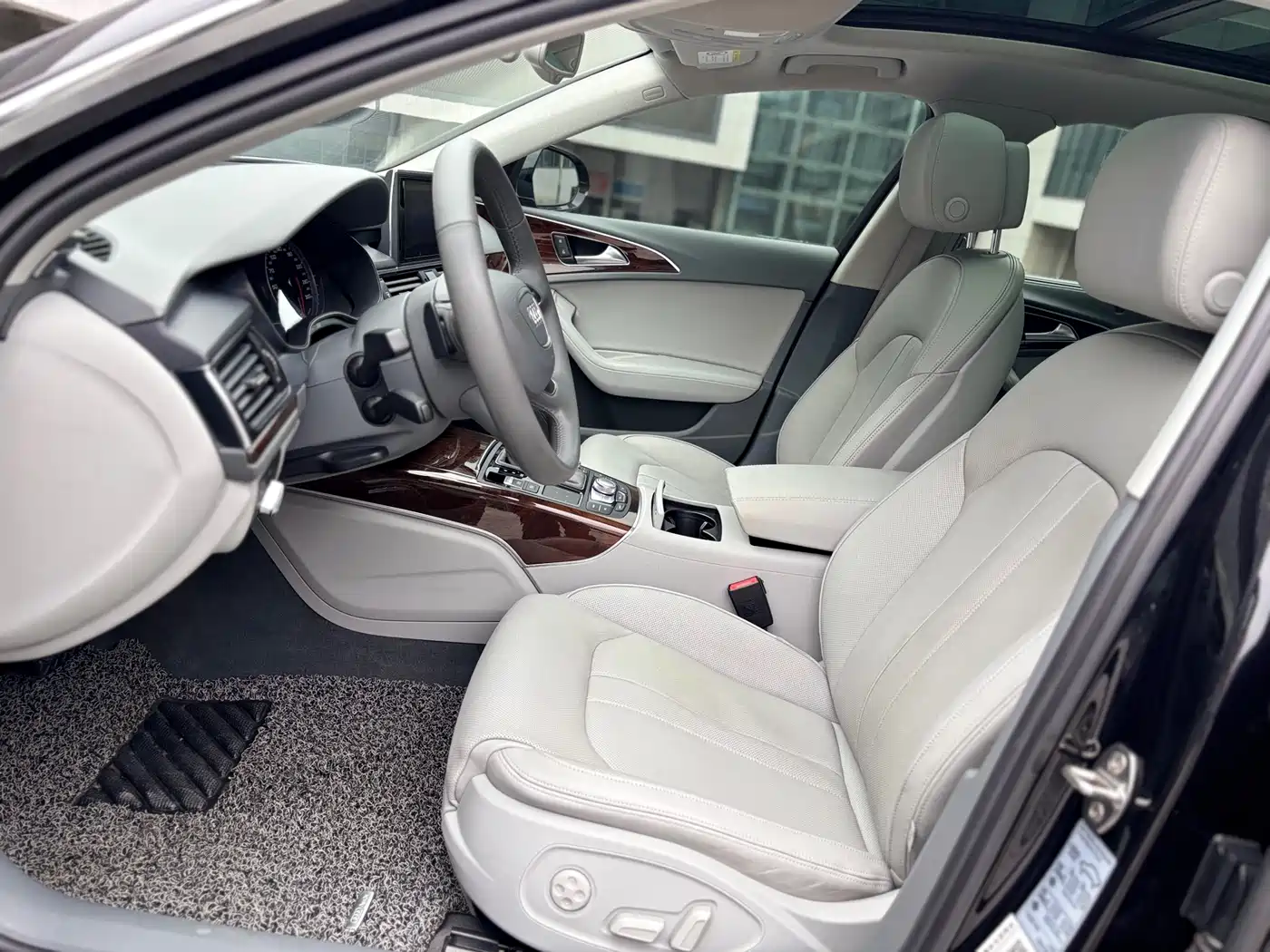 Audi A6L 2014 35 FSI Comfort фото 4