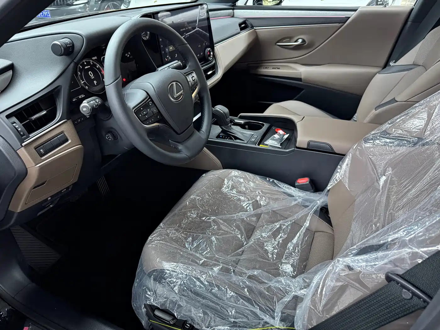Lexus ES 2025 200 Ultimate Edition фото 4
