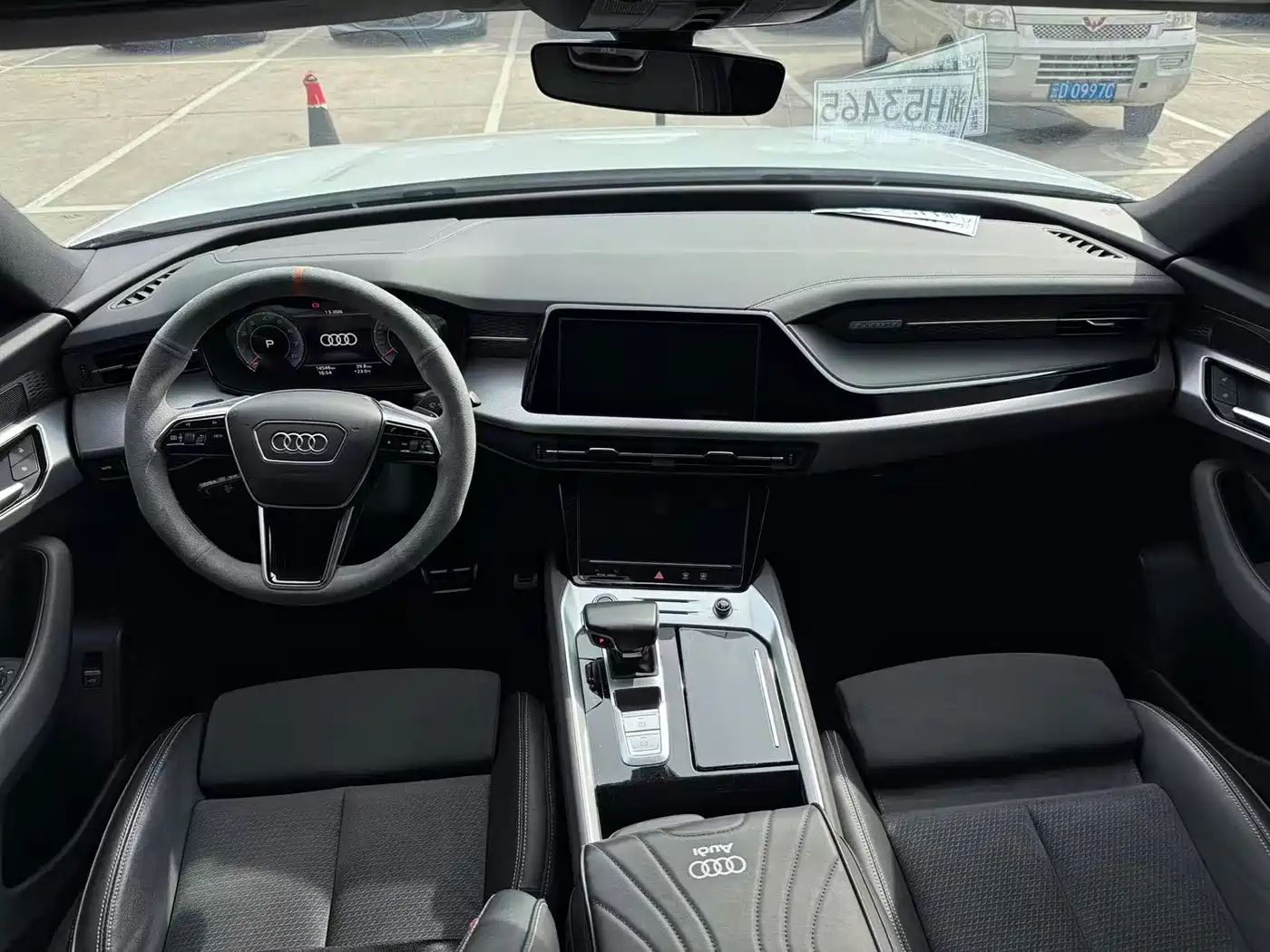 Audi Q6 2023 45 TFSI quattro Uniform Clouds Flying Rider Package фото 6