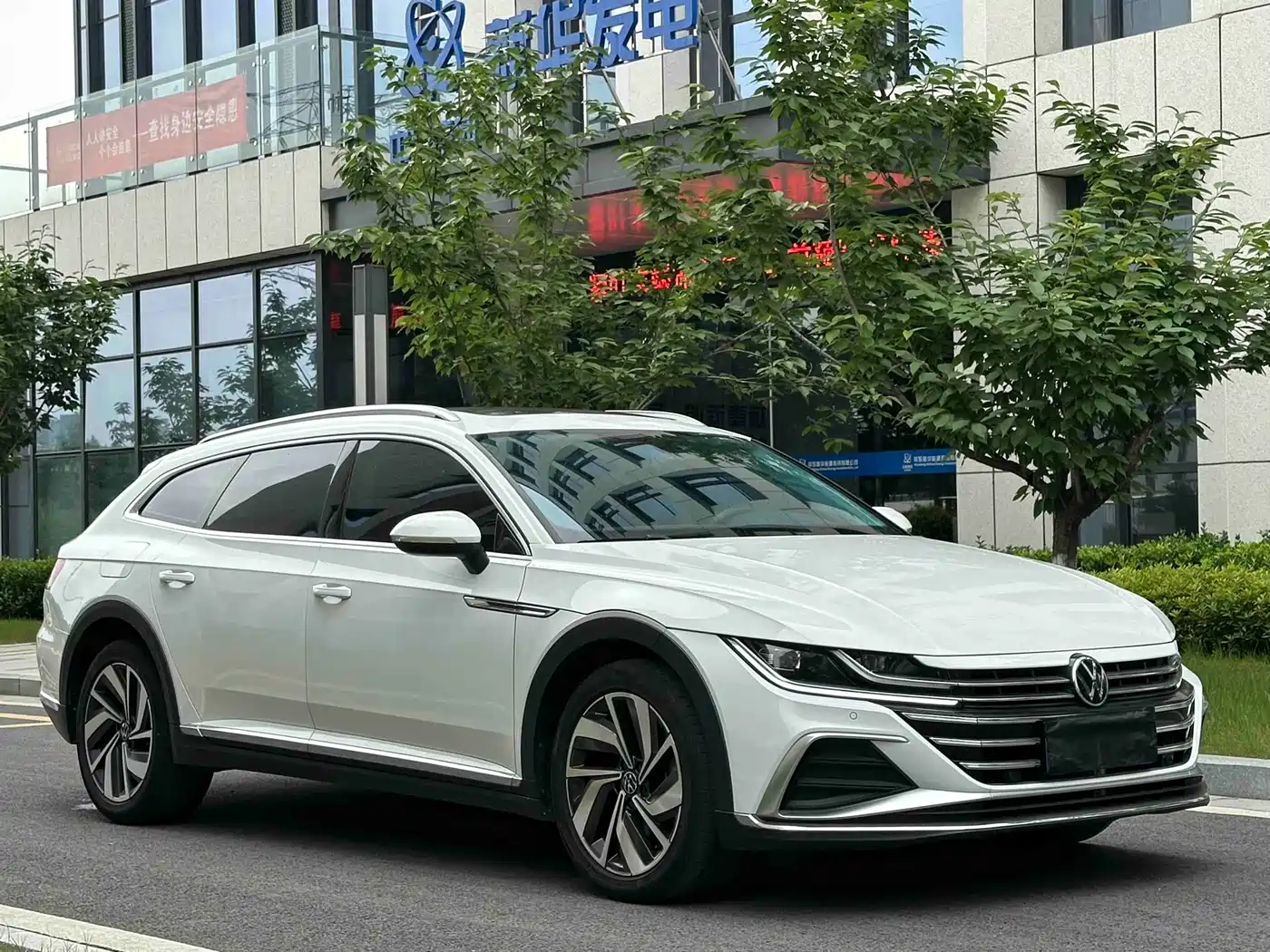 Volkswagen FAW-Volkswagen CC 2021 Shooting Brake 330TSI Hunter Edition фото 3