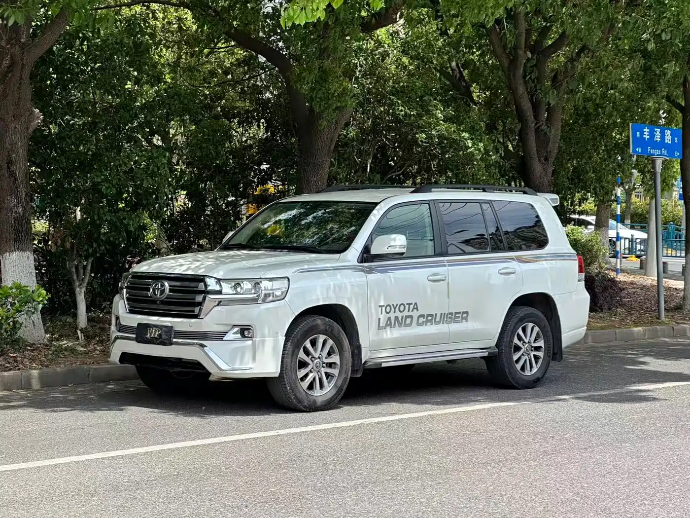 Toyota Land Cruiser (Import) 2015 4.0L V6 Middle East Low Configuration Edition
