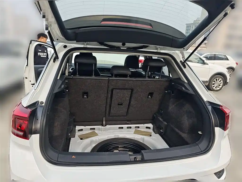 VOLKSWAGEN T-ROC EXPLORING SONGS