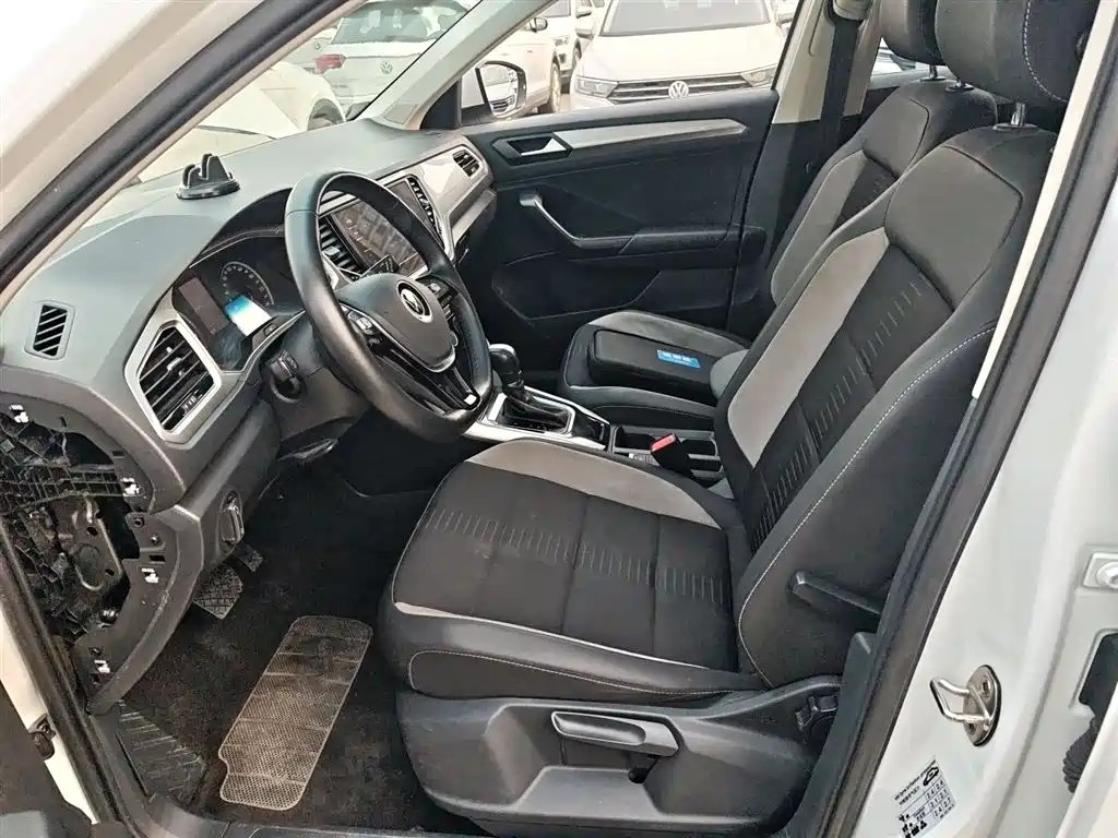 VOLKSWAGEN T-ROC EXPLORING SONGS