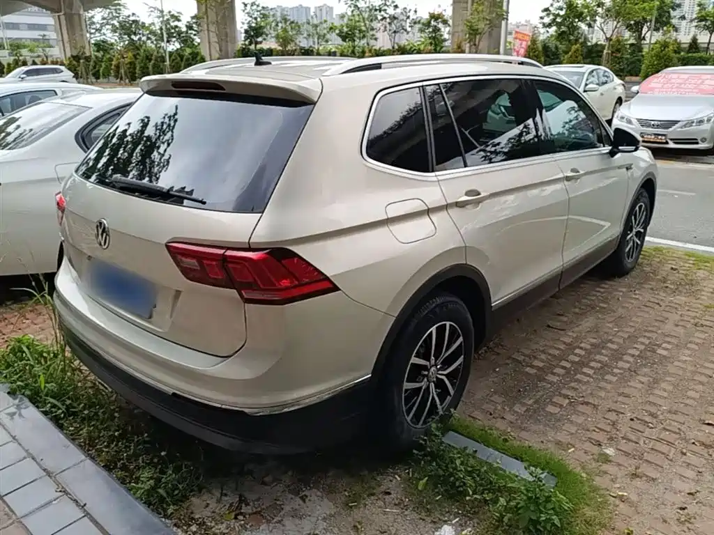 Volkswagen Tiguan L 2017 330TSI Automatic 2WD Luxury Edition фото 7