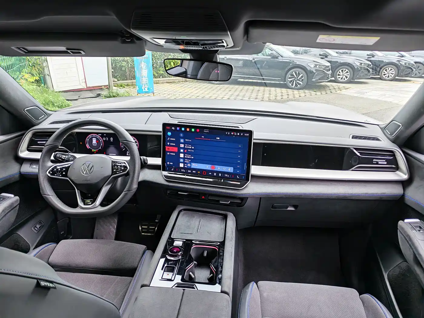Volkswagen Teramont 2025 Teramont Pro 450TSI 4WD Summit Edition фото 17