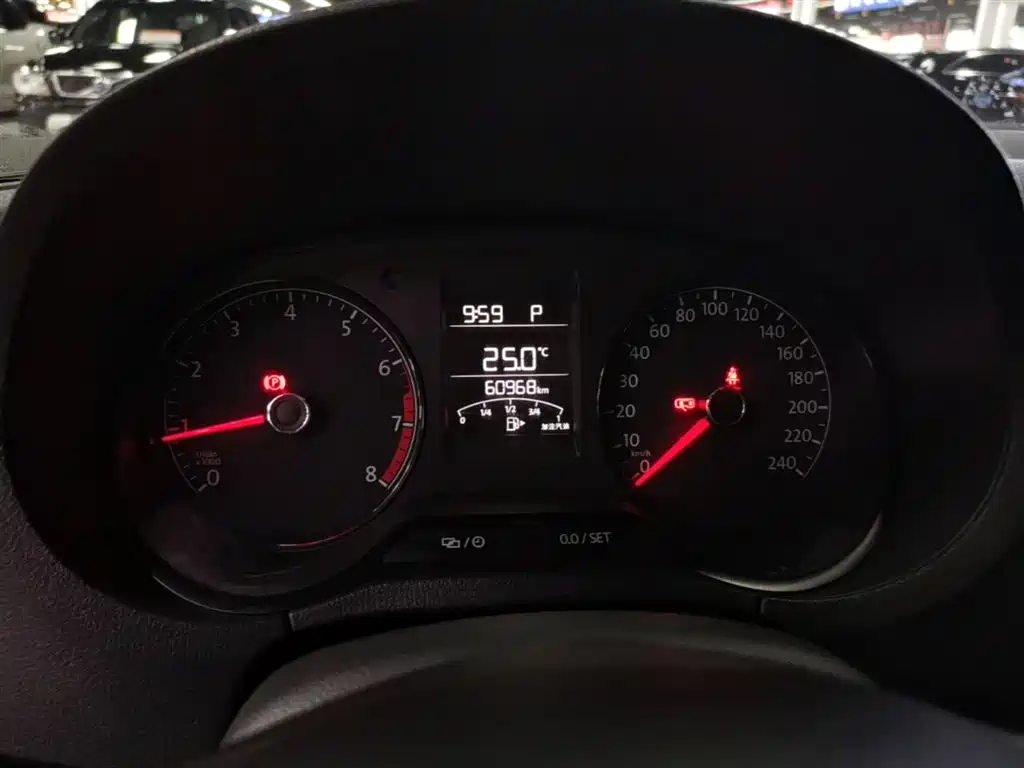 Volkswagen Polo 2016 1.4L Automatic Trend фото 12
