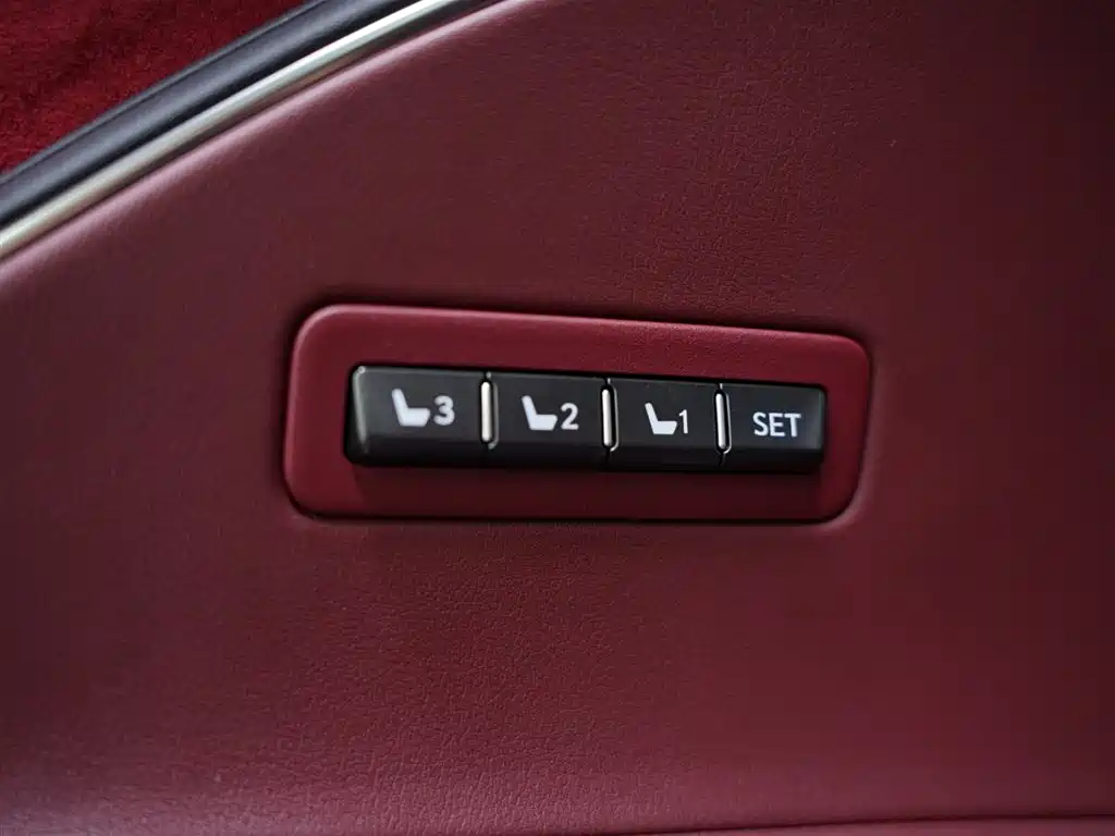 Lexus LC 2018 500h Sport Edition фото 35