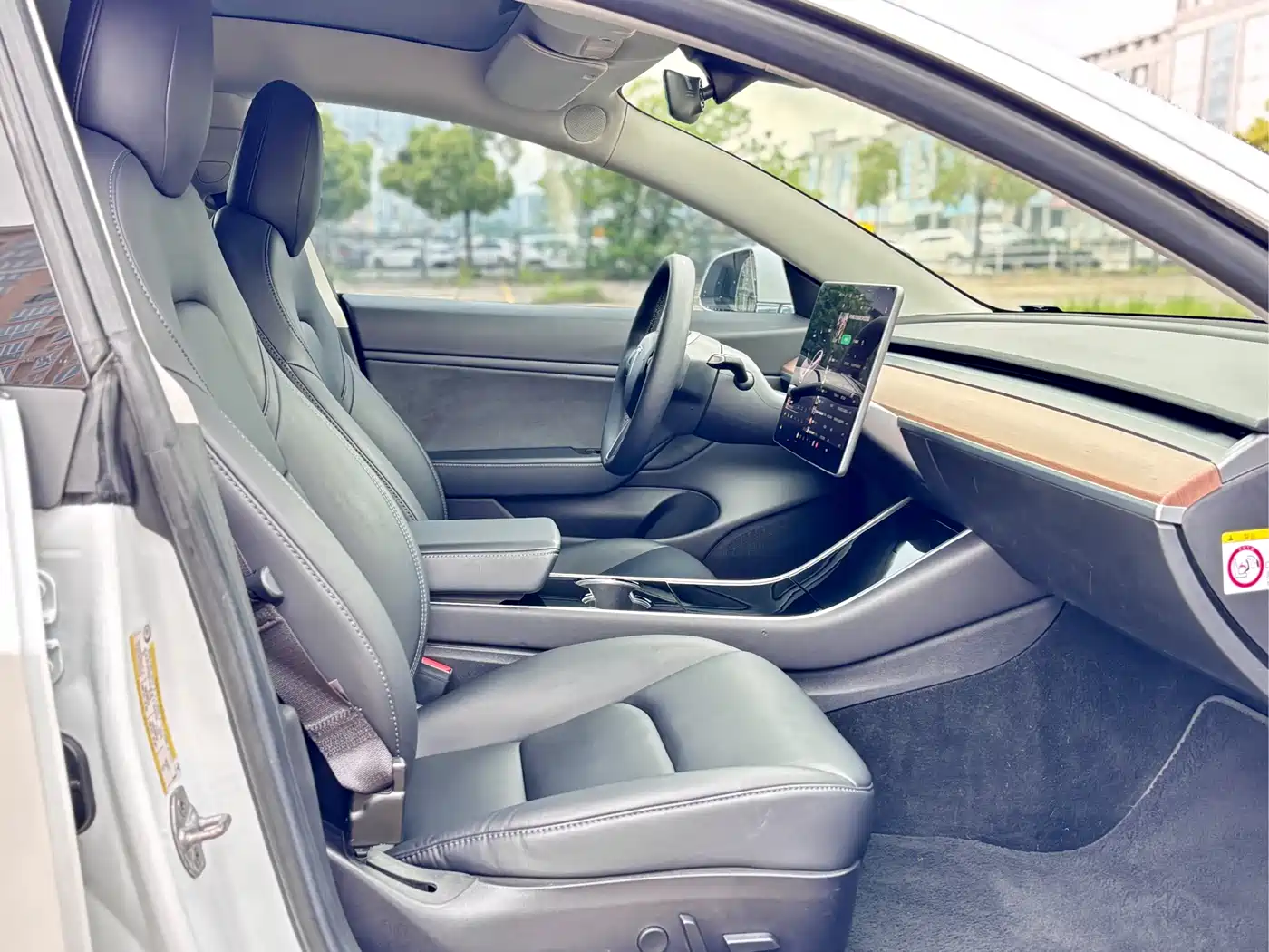TESLA MODEL 3 (IMPORTED)