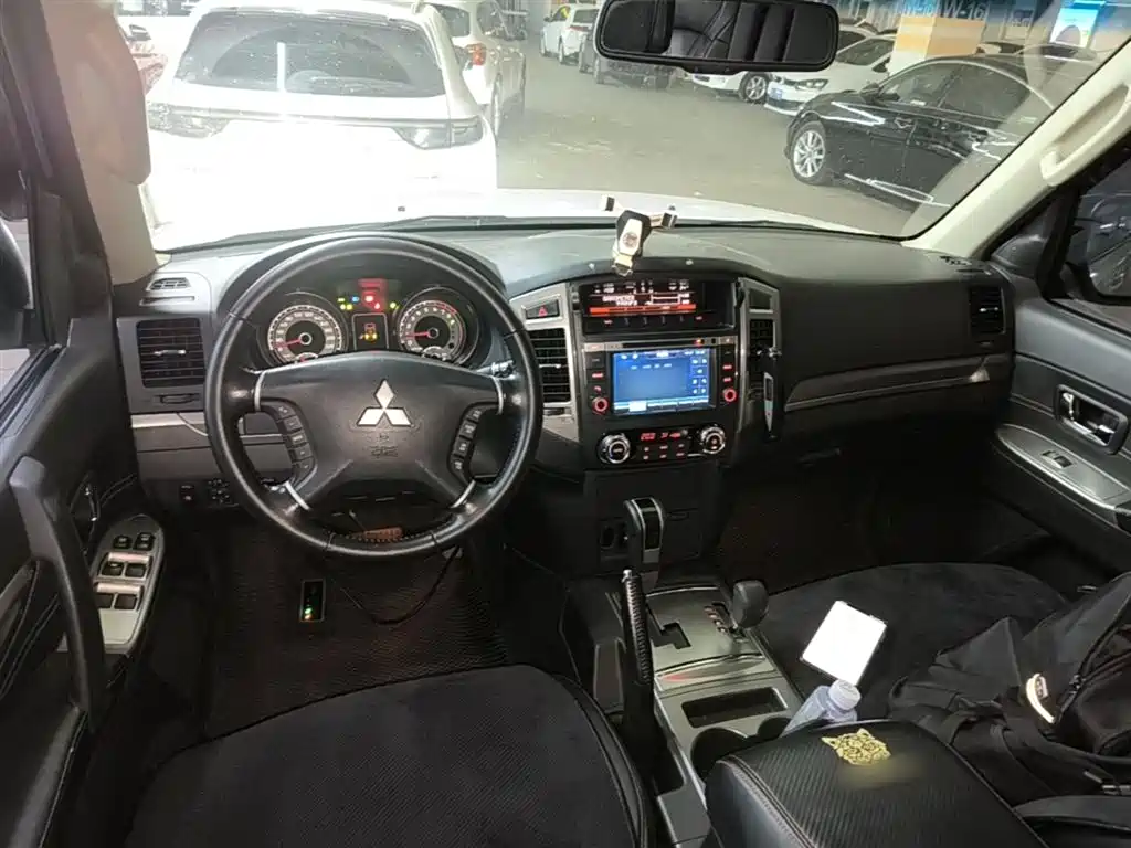 Mitsubishi Pajero (Import) 2016 3.0L Automatic Standard (China IV) фото 10