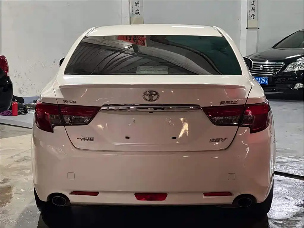 Toyota Reiz 2013 2.5V Premium Edition фото 12