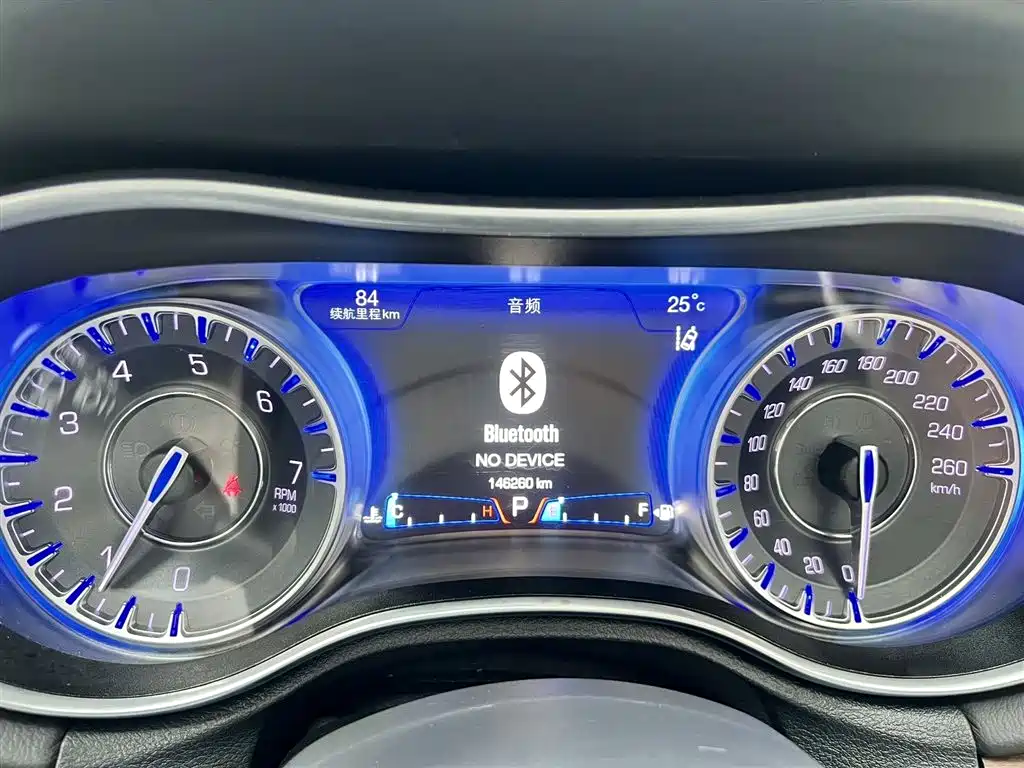 Chrysler 300C (Import) 2016 3.0L Beyond Edition фото 24