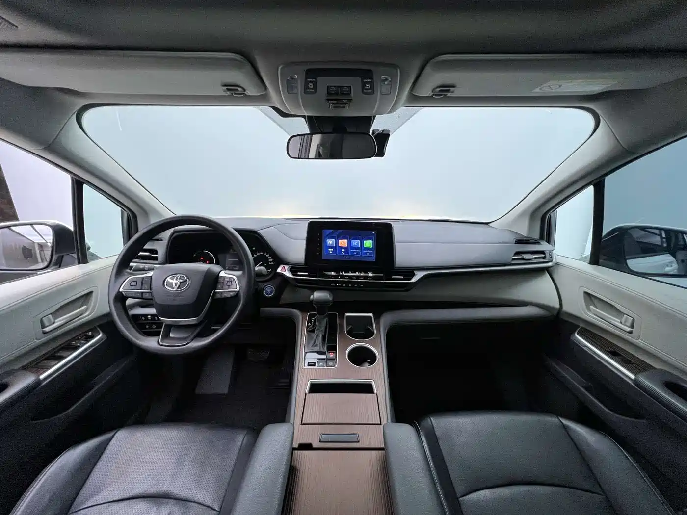 Toyota Sienna 2023 2.5L Hybrid Comfort Edition фото 6