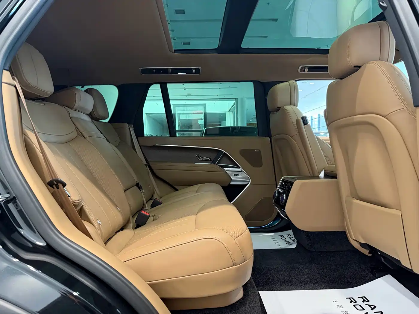 Land Rover Range Rover 2025 3.0 L6 400PS Flourishing Era Extended Wheelbase фото 18