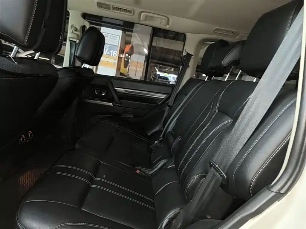 Mitsubishi Pajero (Import) 2016 3.0L Automatic Standard (China IV) фото 17