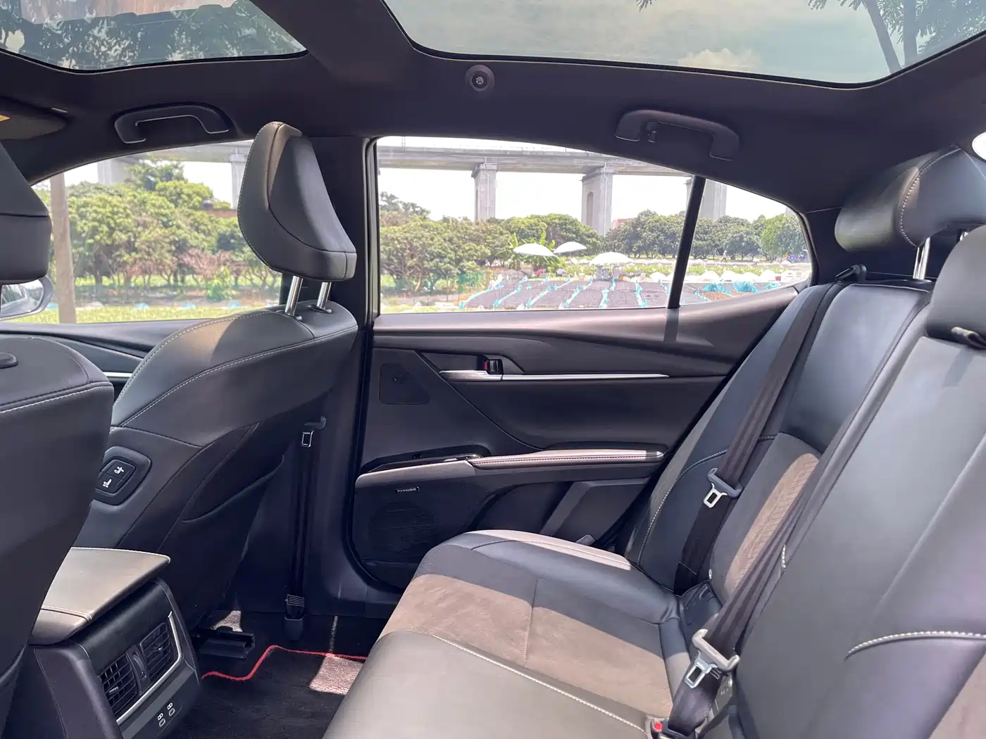 Toyota Camry 2025 Hybrid 2.0HXS Glory Edition фото 27