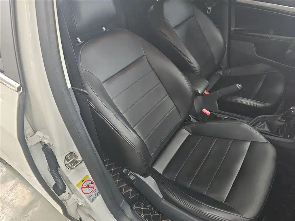 Volkswagen Lavida Tour 2015 1.6L Automatic Trend Edition фото 25