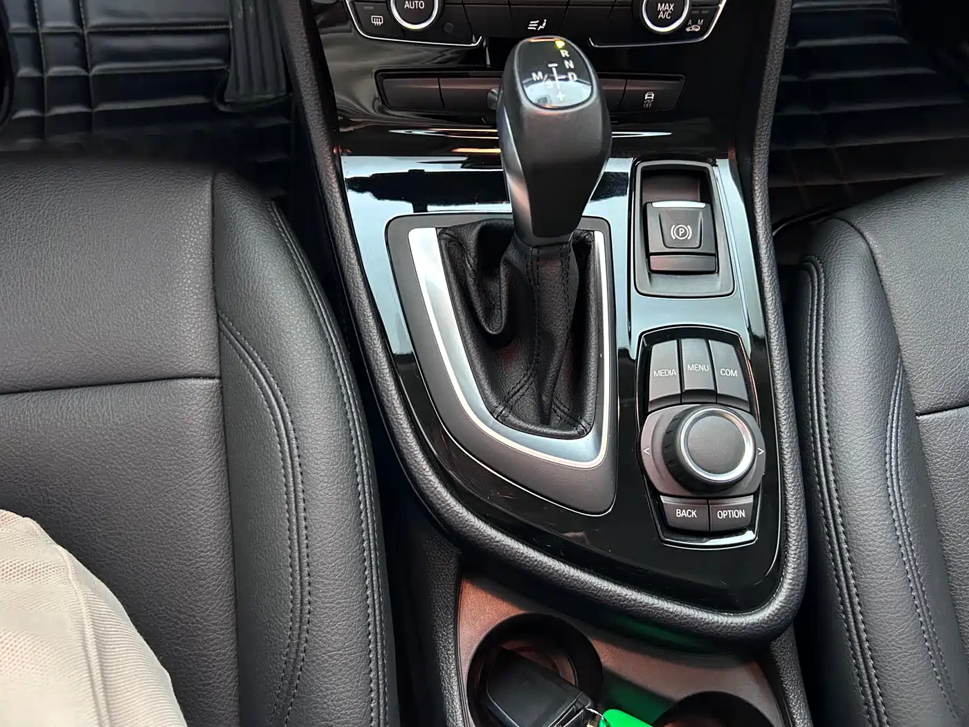 BMW 2 Series Touring 2018 218i Luxury Line фото 17