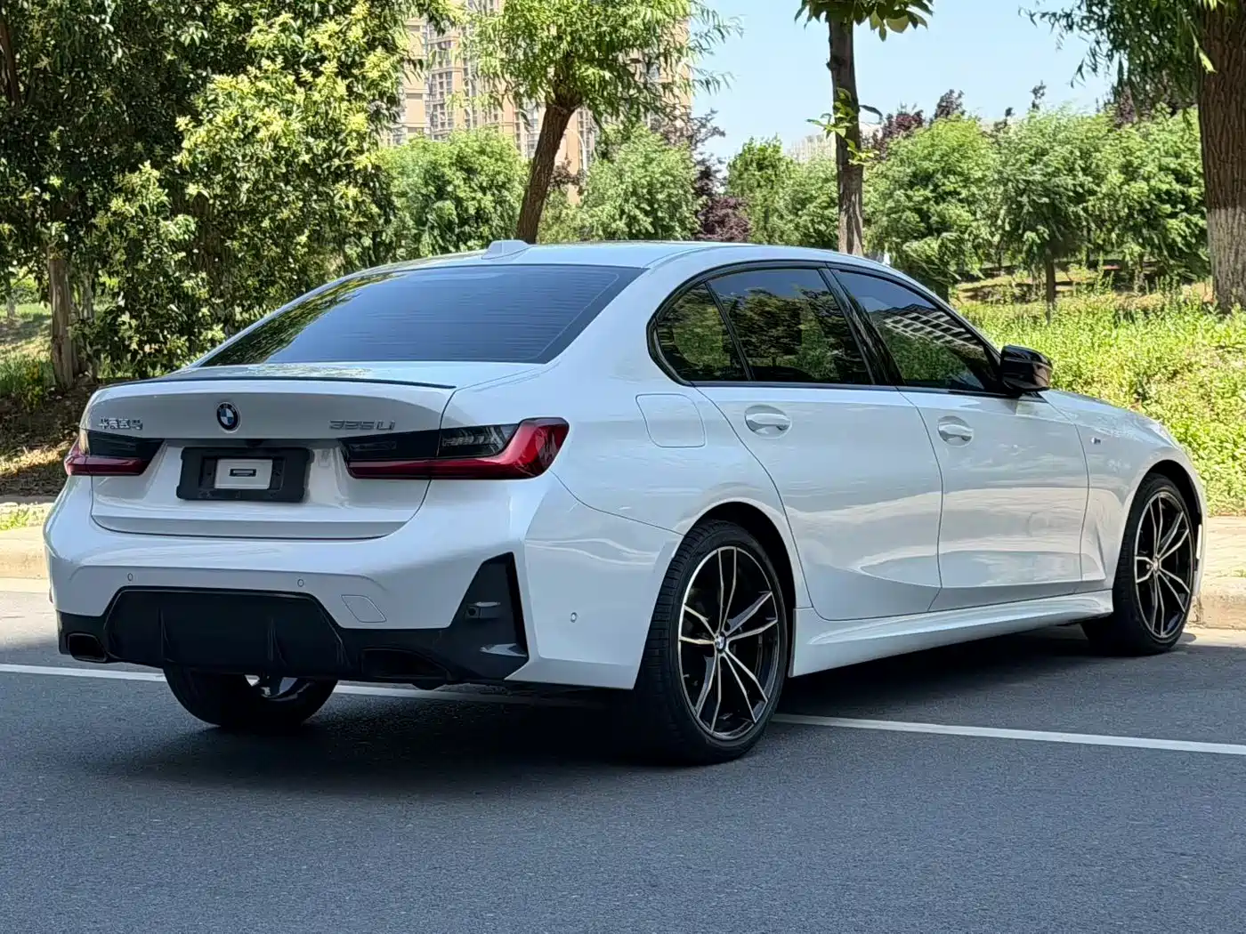 BMW 3 Series 2023 325Li M Sport Black Night Package фото 9