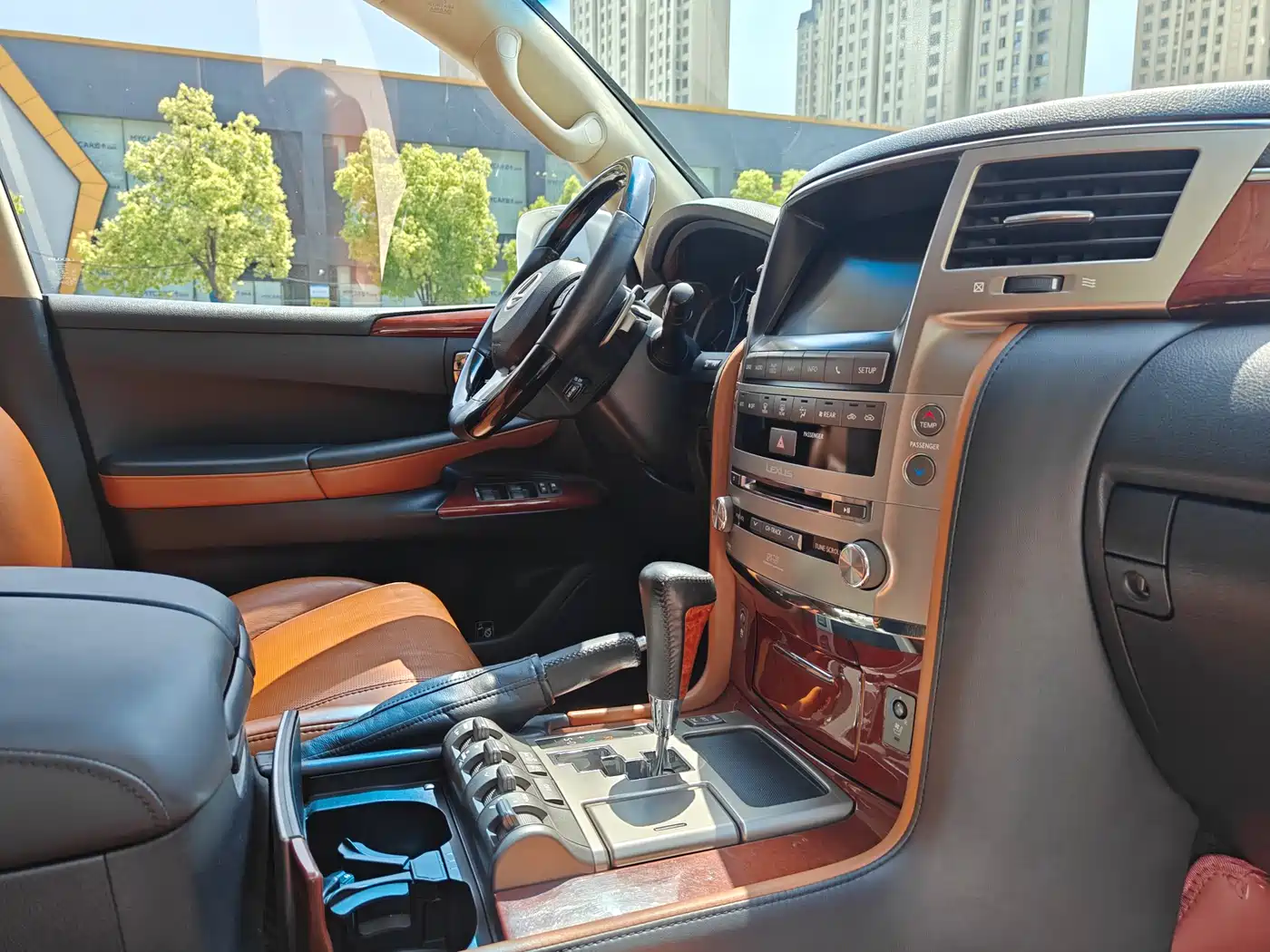 Lexus LX фото 6