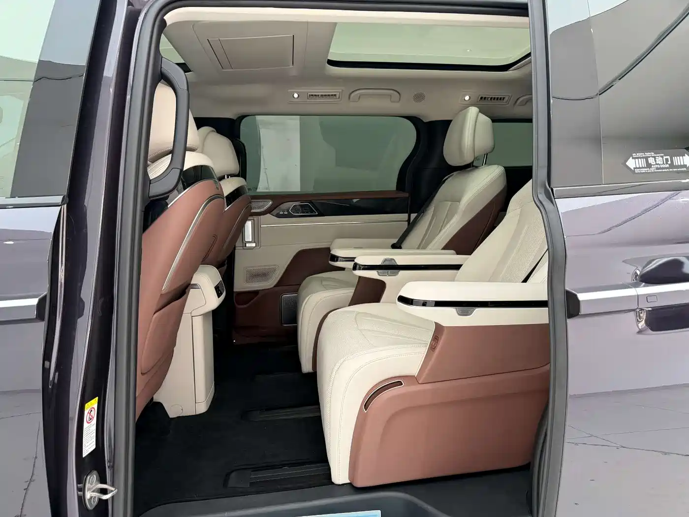 BYD Xia 2025 DM-i 1.5T 180km Excellence фото 18