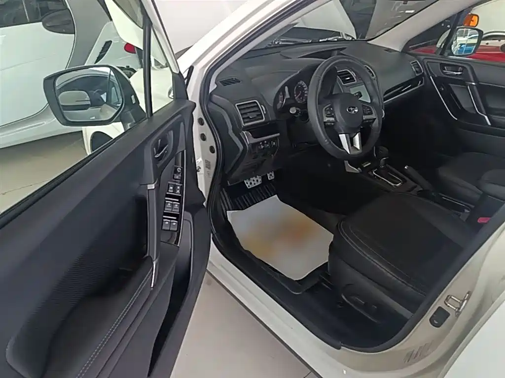 Subaru Forester 2016 2.0i Fashion Navigation Edition фото 16