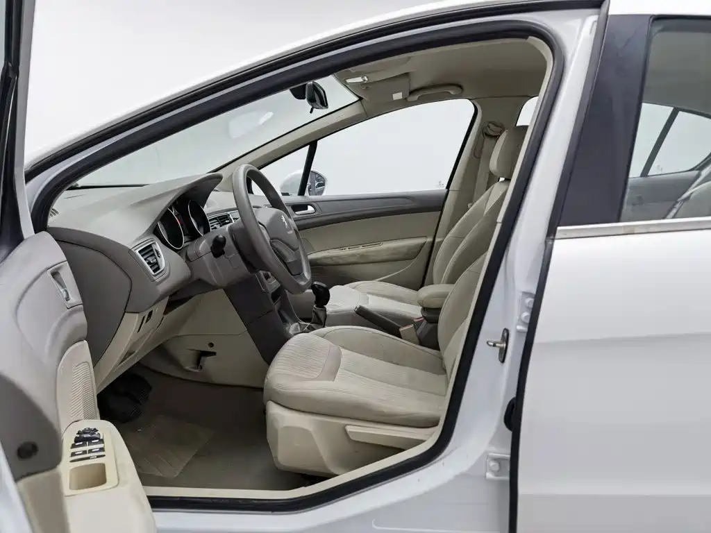 Peugeot 308 2015 2014 Model Joy Edition Classic 1.6L Manual Superior Style