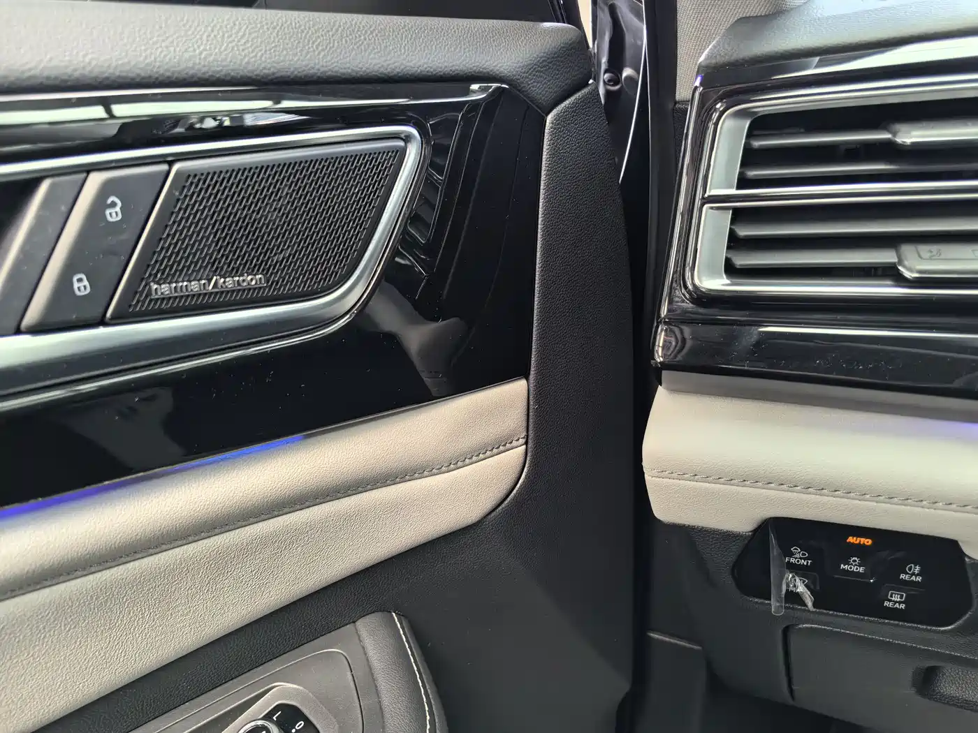 Volkswagen Teramont 2023 380TSI AWD Premium Flagship Edition фото 8