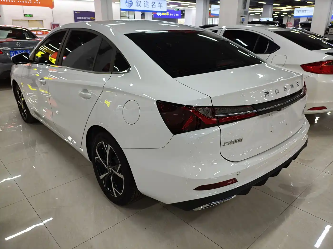 Фото 7 - Roewe i5