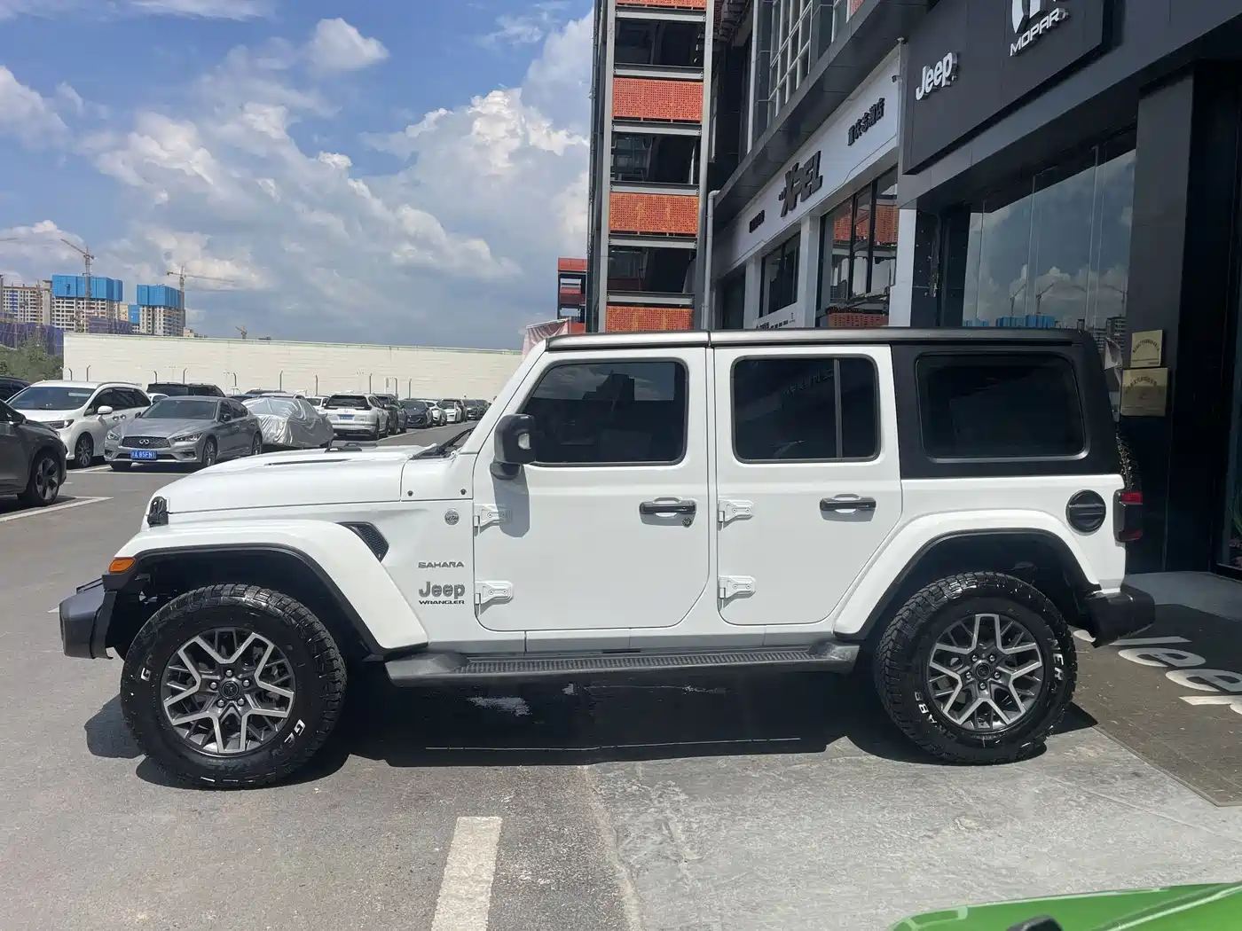 Jeep Wrangler 2025 2024 Model 2.0T Sahara Four-Door Version
