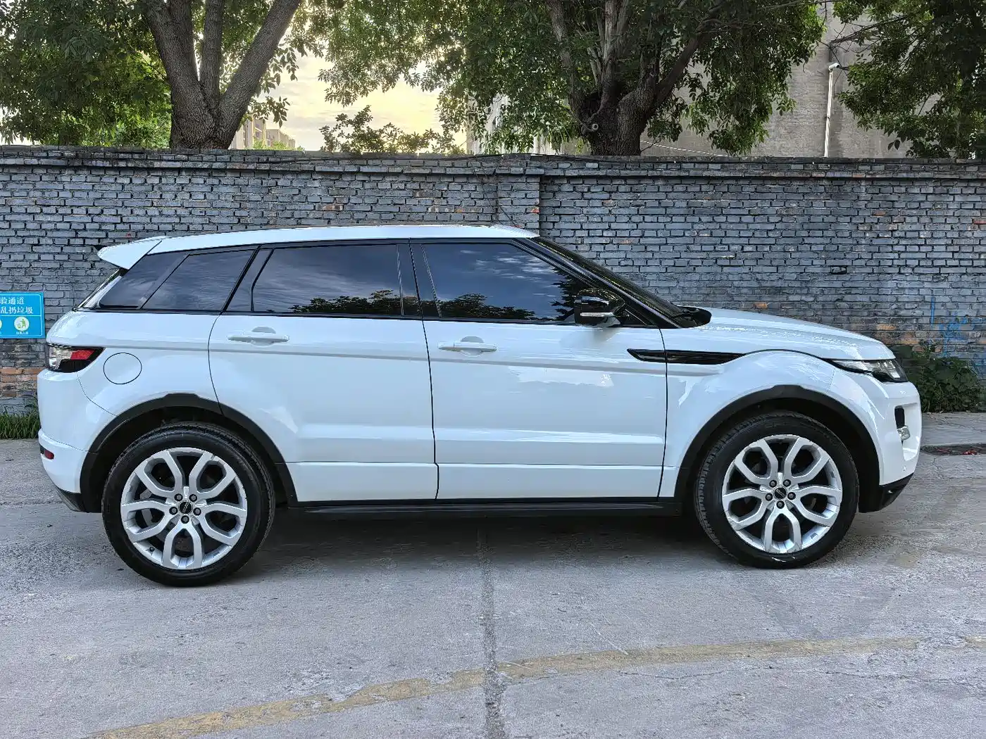Land Rover Range Rover Evoque (Import) 2012 2.0T 5-door Dynamic Edition фото 13